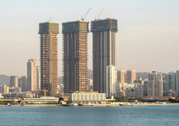 Nova construção na cidade de Xiamen a partir do mar — Fotografia de Stock