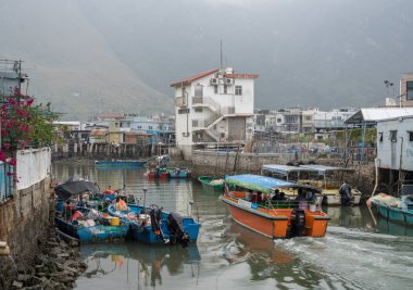 Sisli gün Tai O balıkçı köyü Lantau Island üzerinde