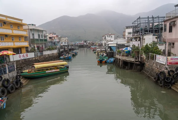 Sisli gün Tai O balıkçı köyü Lantau Island üzerinde — Stok fotoğraf