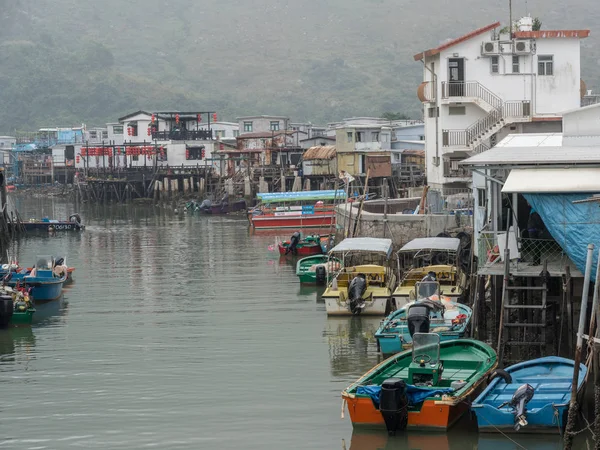 Mglisty dzień w Tai O wioska rybacka na wyspie Lantau — Zdjęcie stockowe