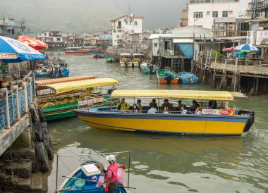 Sisli gün Tai O balıkçı köyü Lantau Island üzerinde