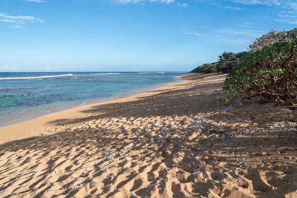 Praia Larsens na costa leste de Kauai — Fotografia de Stock