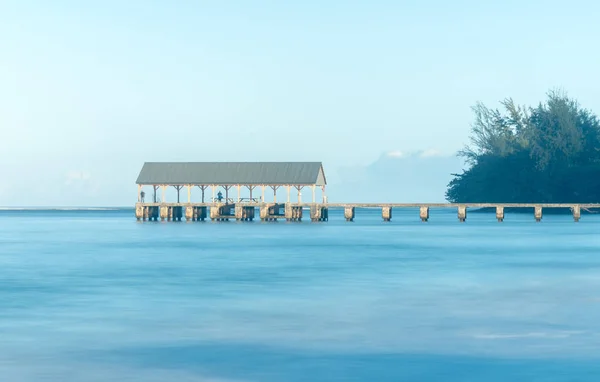 Amanhecer e nascer do sol em Hanalei Bay em Kauai Havaí — Fotografia de Stock