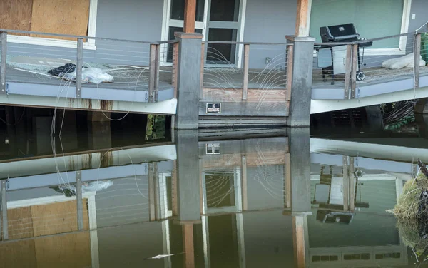 ハナレイで 4 月 2018 年に大雨の後崩壊したビーチハウス — ストック写真