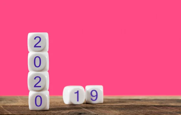 Calendario delle vacanze di Capodanno 2020 con il 2019 sullo sfondo — Foto Stock
