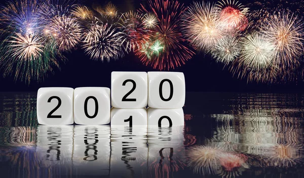 Composito di fuochi d'artificio per lo sfondo di Capodanno 2020 — Foto Stock
