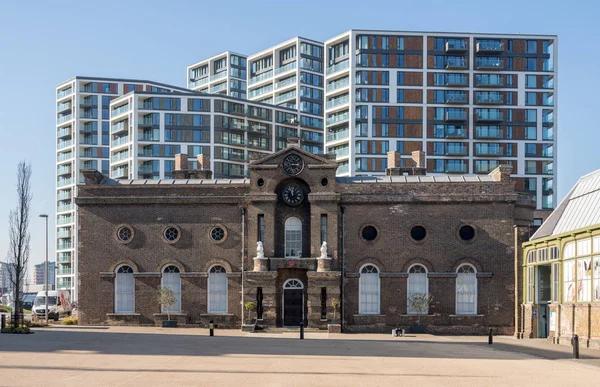 Moderne Wohnungen bei der Sanierung des königlichen Arsenals in Woolwich — Stockfoto