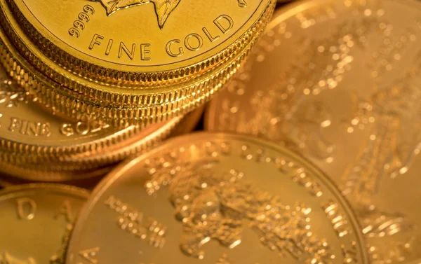 Пачка золотых орлов казначейства США унция монет — стоковое фото