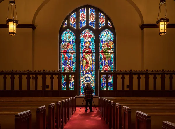 Ljusstrålarna från målat glas fönster ljus fotograf — Stockfoto