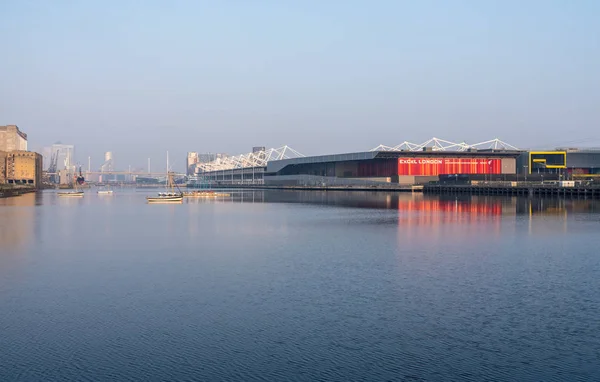Excel centro de conferências em Londres Docklands ao nascer do sol — Fotografia de Stock