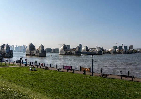Themse Barriere über den Fluss in Greenwich — Stockfoto