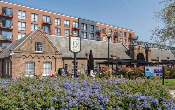 Dial Arch pub i Royal Arsenal Riverside Development — Stockfoto