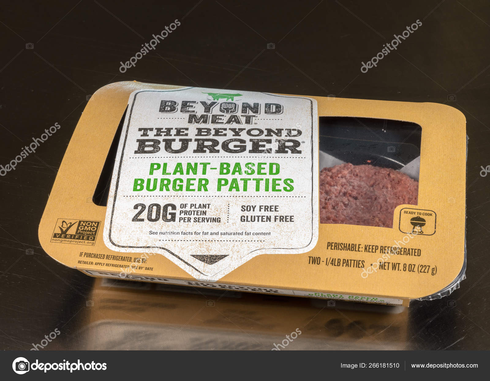 비욘드 미트 플랜트 기반 버거 패키지 2개 패티 — 스톡 에디토리얼 사진 © steveheap #266181510