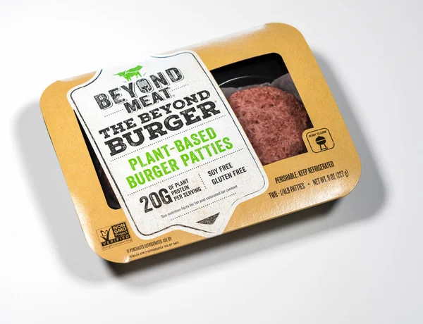 Beyond Meat pacchetto hamburger a base vegetale di due polpette — Foto Stock