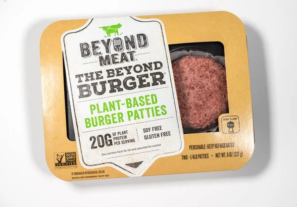Beyond Meat pacchetto hamburger a base vegetale di due polpette — Foto Stock