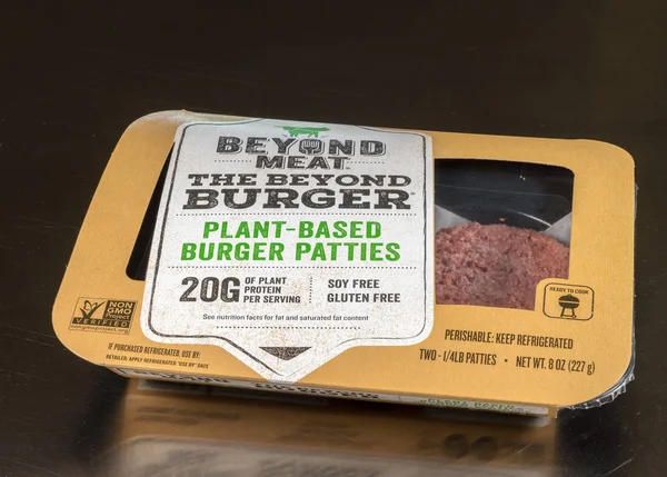 Meer dan vlees plant op basis Hamburger pakket van twee pasteitjes — Stockfoto