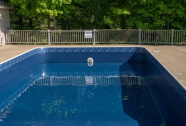 Substituição e melhoria do revestimento de vinil da piscina — Fotografia de Stock