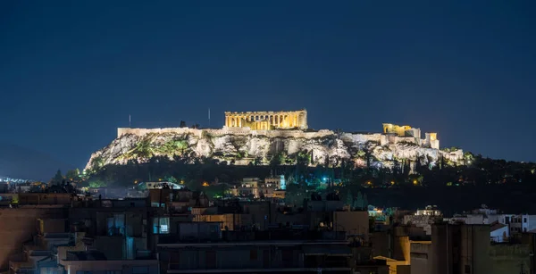 Acropolis backen stiger över Atens lägenheter — Stockfoto