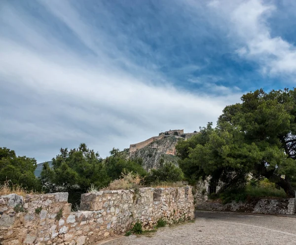 Крепость Паламиди на холме в Нафплионе в Греции — стоковое фото