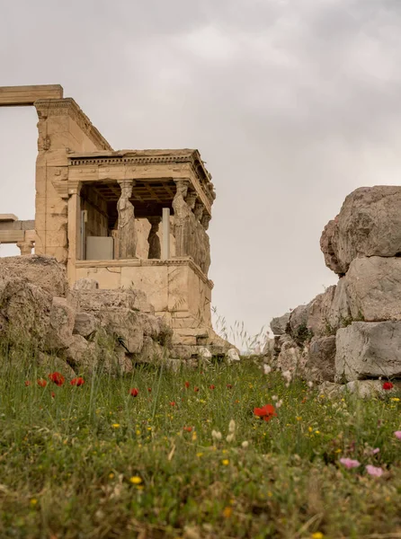 Porche de las Cariátides en Erecteion o Erecteum en Atenas —  Fotos de Stock