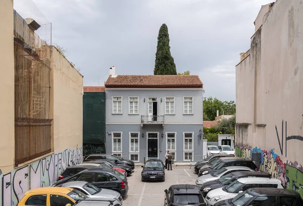 Estacionamiento en el barrio residencial de Plaka en Atenas Grecia — Foto de Stock