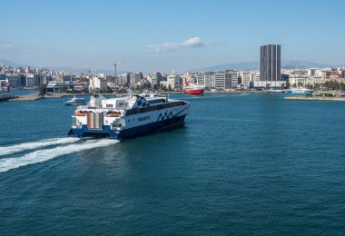 Atina yakınlarındaki Pire limanında Seajets feribot