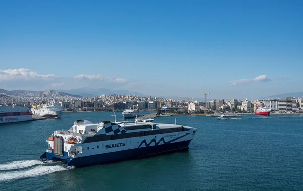 Loď SeaJets v přístavu Pírea poblíž Athén — Stock fotografie