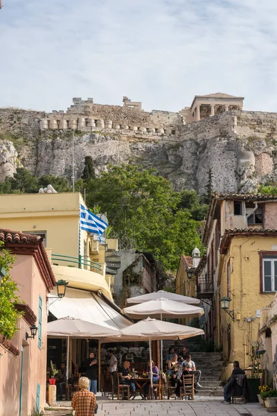 Tavernas in ancient residential district of Plaka in Athens Greece — Stock Photo, Image