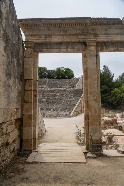 Massief amfitheater in het heiligdom van Asklepios in Epidaurus Griekenland — Stockfoto