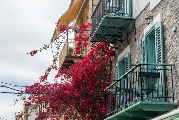 Enge gassen in der altstadt nafplio — Stockfoto