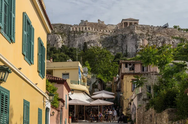 Tavernas in ancient residential district of Plaka in Athens Greece — Stock Photo, Image