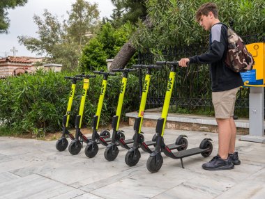 Atina'da vine elektrikli scooter, Yunanistan