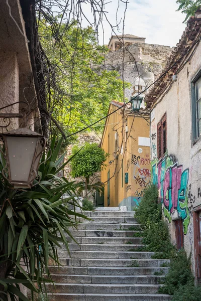 Casas en el antiguo barrio residencial de Plaka en Atenas Grecia — Foto de Stock