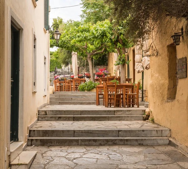 Taberna en el antiguo barrio residencial de Plaka en Atenas Grecia — Foto de Stock
