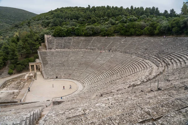 Ampio anfiteatro nel Santuario di Asklepios ad Epidauro Grecia — Foto Stock