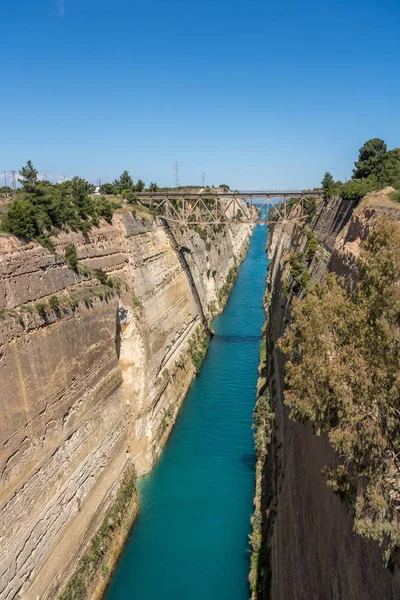 Kanaal van Korinthe tussen vasteland van Griekenland en Peloponnesos — Stockfoto