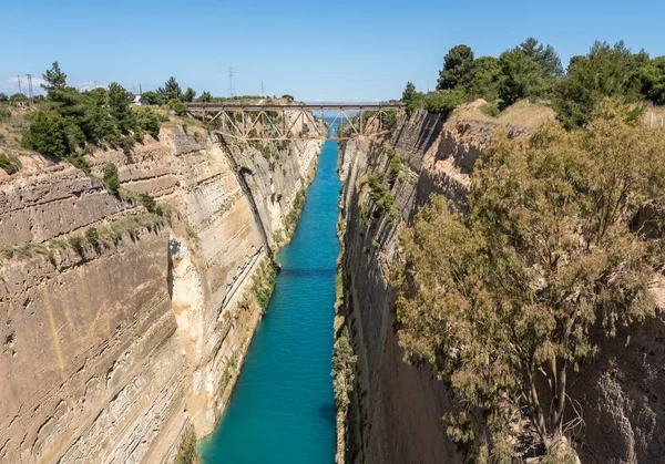 Corinth Canal separating mainland Greece from Peloponnese — Stock Photo, Image