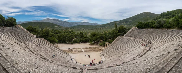 Μεγάλο αμφιθέατρο στο ιερό του Ασκληπιού στην Επίδαυρος Ελλάδα — Φωτογραφία Αρχείου