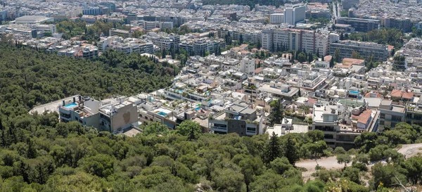 リカベトスの丘からアテネ市内の高級住宅 — ストック写真