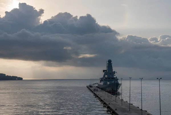 Royal Navy Destroyer HMS Duncan förtöjda på Korfu — Stockfoto