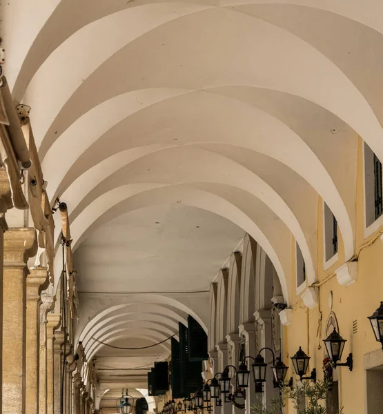 Beroemde Liston Plaza by Spianada Square in de oude stad Corfu — Stockfoto