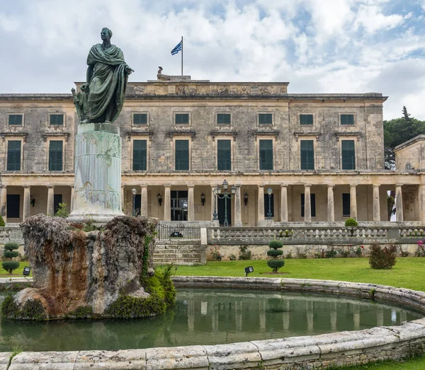 Statue to Sir Frederick Adam outside museum in Corfu — Stock Photo, Image