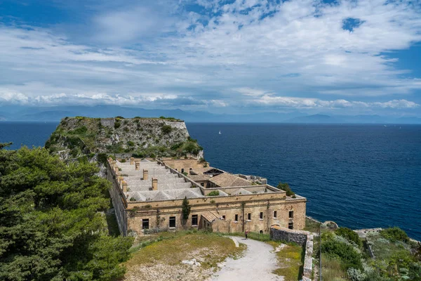 Antigua Fortaleza de Corfú en promontorio por el casco antiguo — Foto de Stock