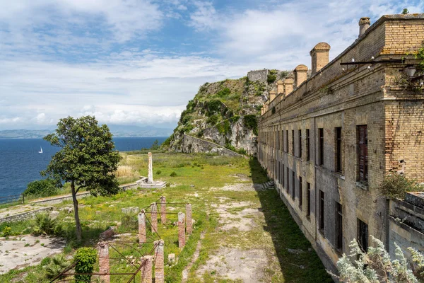 Antigua Fortaleza de Corfú en promontorio por el casco antiguo — Foto de Stock