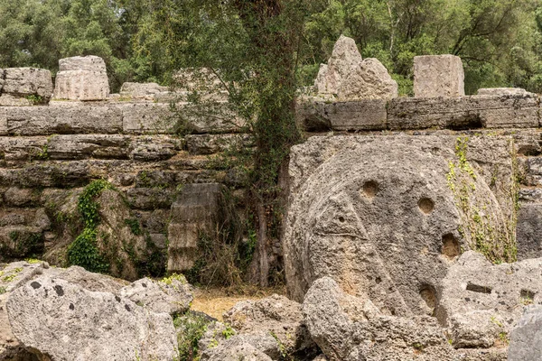 Upadła Świątynia Zeusa na miejscu pierwszych igrzysk olimpijskich w Grecji — Zdjęcie stockowe