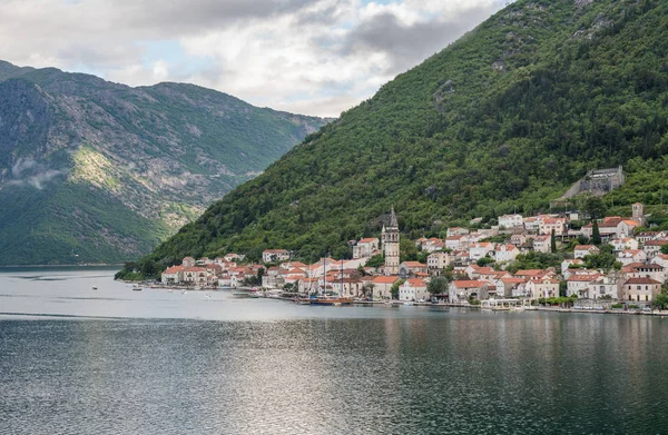 Rejs do zatoki Kotor w Czarnogórze — Zdjęcie stockowe