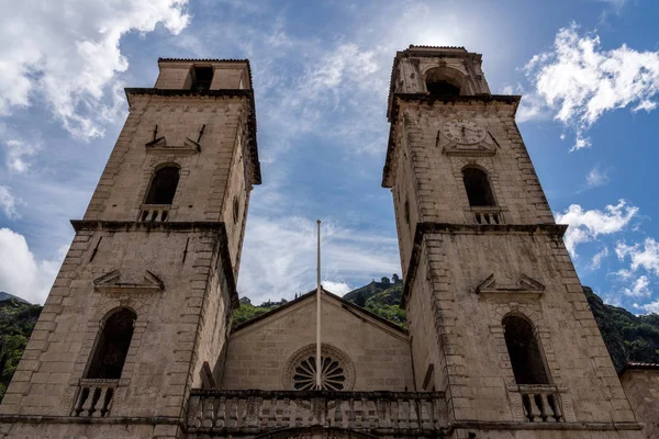 Szent Trifon templom az óvárosban Kotor Montenegróban — Stock Fotó