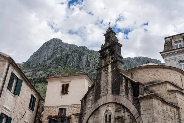 Smala gatorna i gamla stan i Kotor i Montenegro — Stockfoto