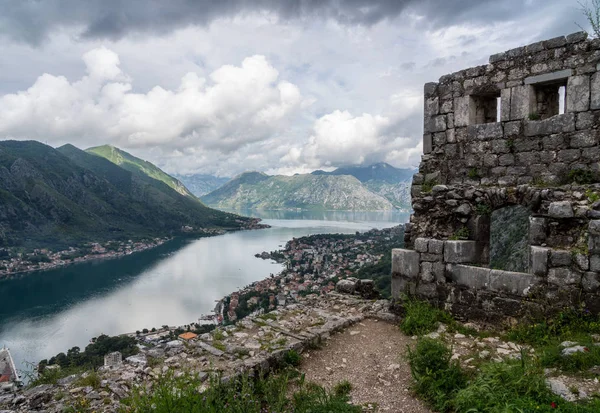 Vista de cima Cidade Velha de Kotor em Montenegro — Fotografia de Stock