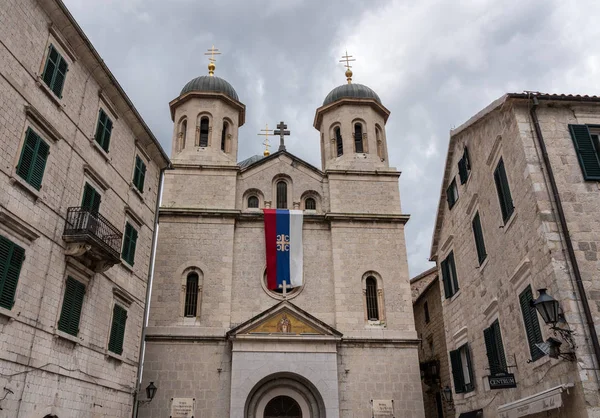 Iglesia de San Nicolás en el casco antiguo de Kotor en Montenegro — Foto de Stock